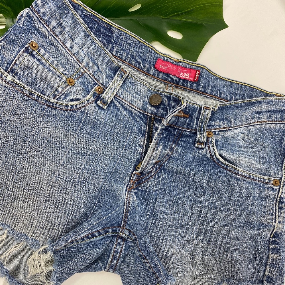Levi's Boot Curvy Cut Shorts